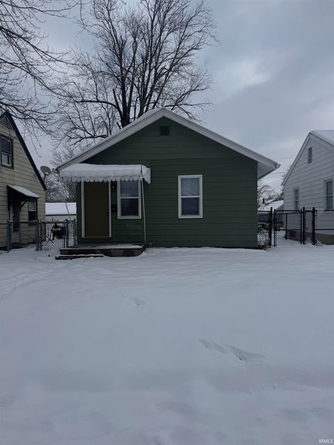Photo of 3921 Bowser Avenue, Fort Wayne, IN 46806 (MLS # 202547856)