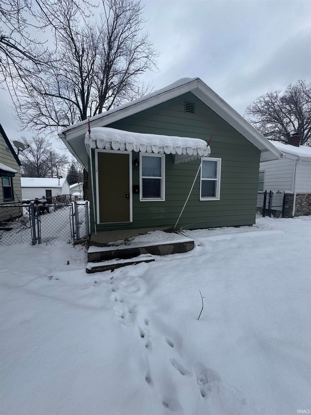 Photo of 3921 Bowser Avenue, Fort Wayne, IN 46806 (MLS # 202547856)