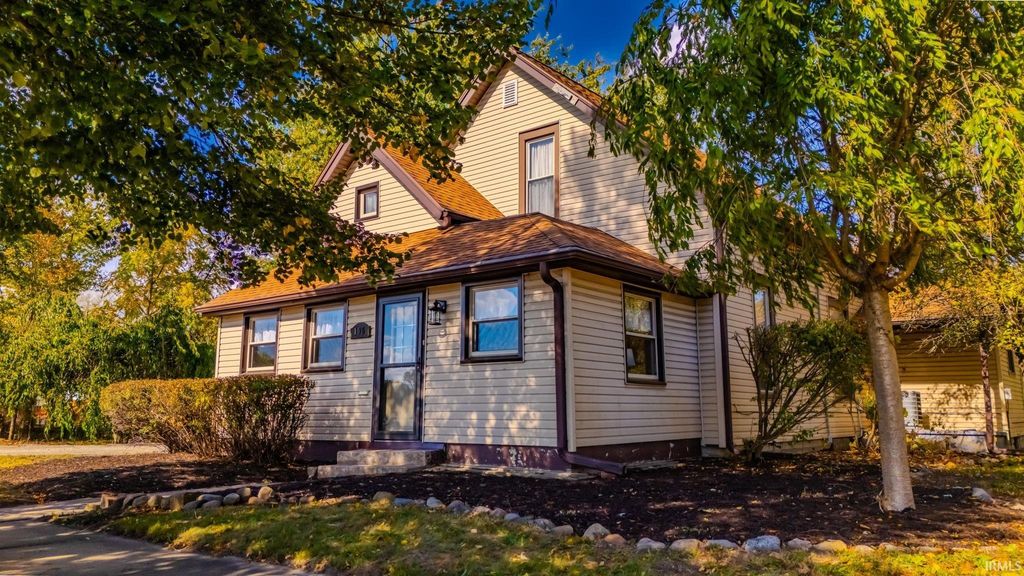 Photo of 195 E Highland Avenue, Marion, IN 46952 (MLS # 202542772)