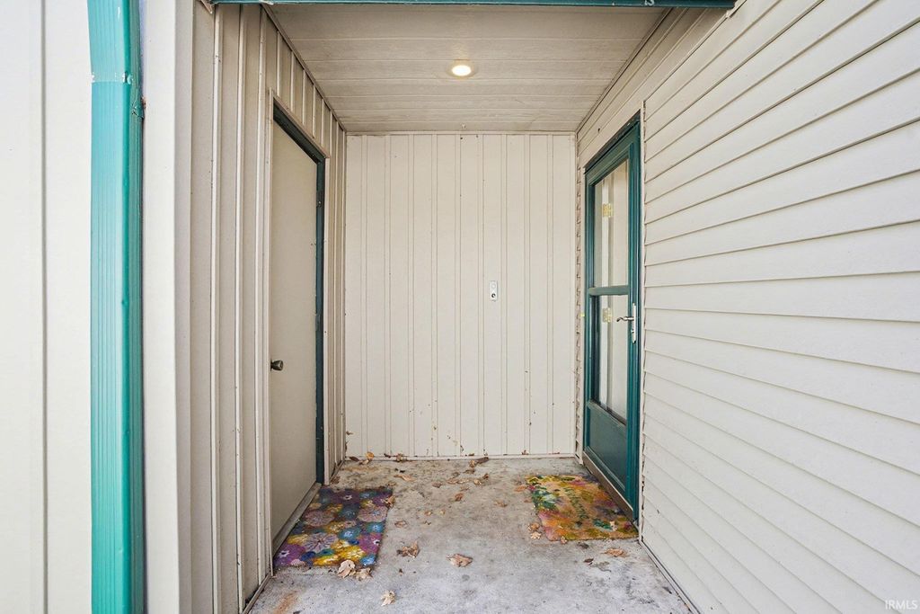 Photo of 804 E Trailridge Drive, Mishawaka, IN 46544 (MLS # 202612023)