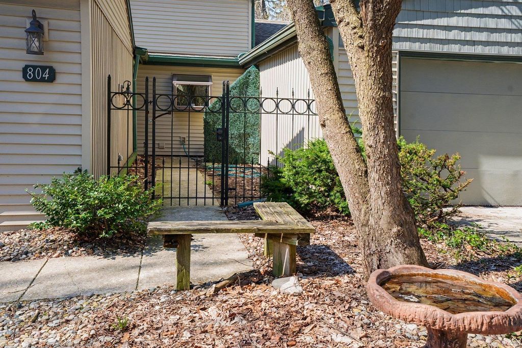 Photo of 804 E Trailridge Drive, Mishawaka, IN 46544 (MLS # 202612023)