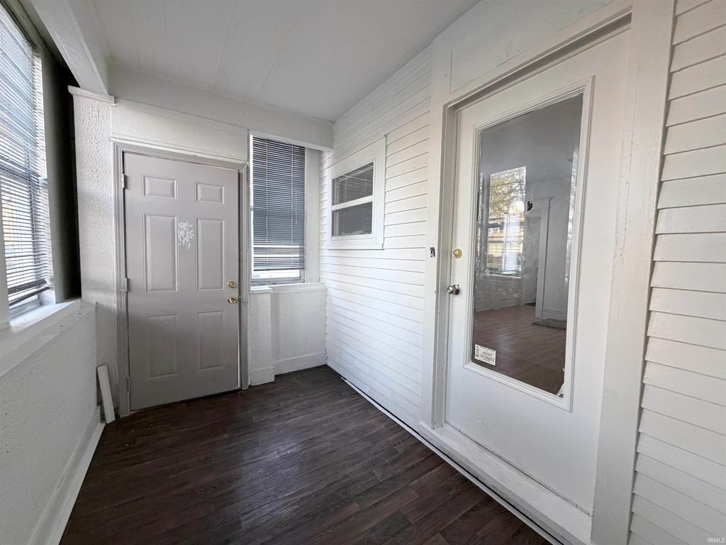 Photo of 925 Cottage Avenue, Fort Wayne, IN 46807 (MLS # 202547357)