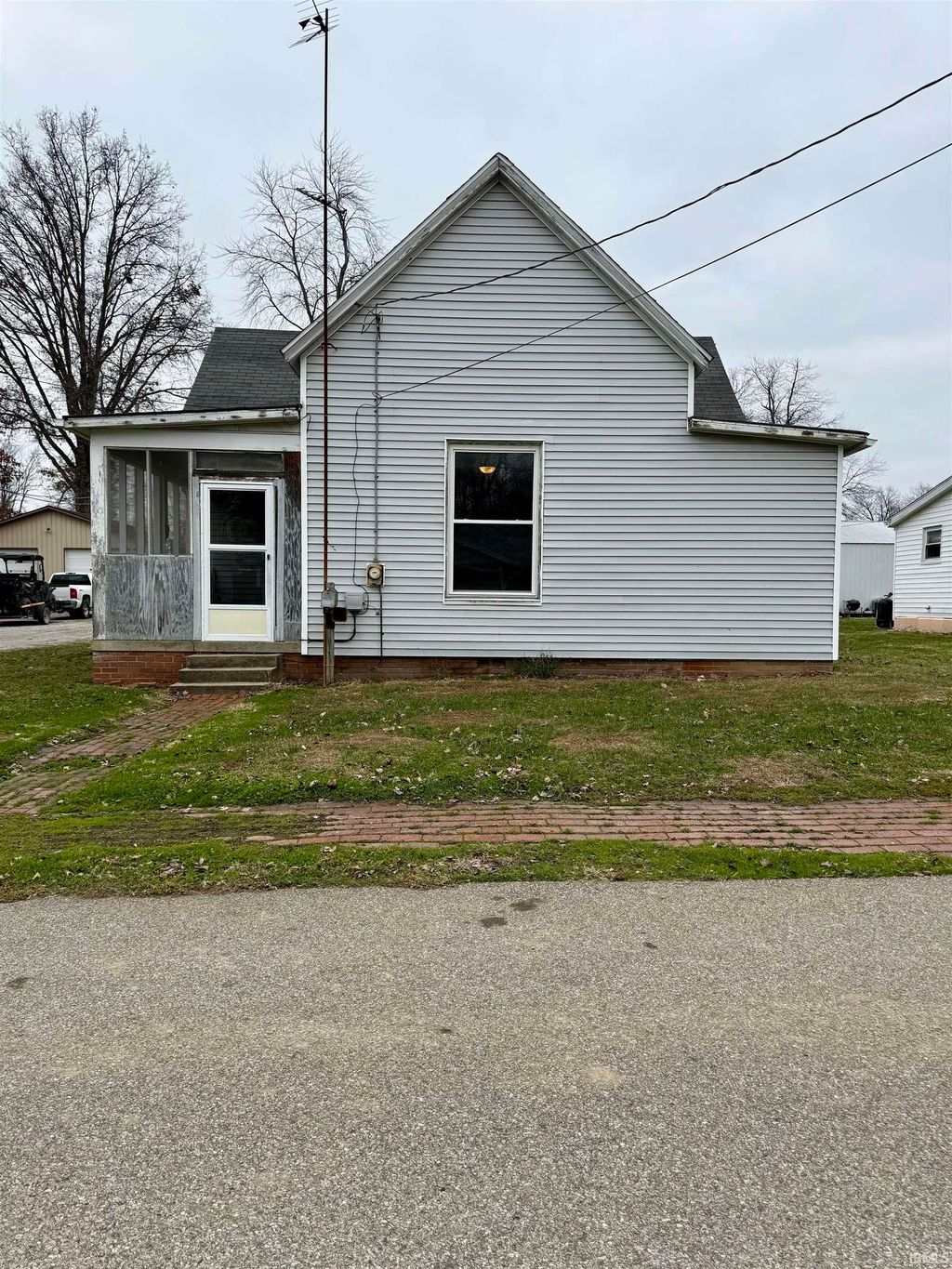 Photo of 122 E Taylor Street, Boonville, IN 47601 (MLS # 202548456)