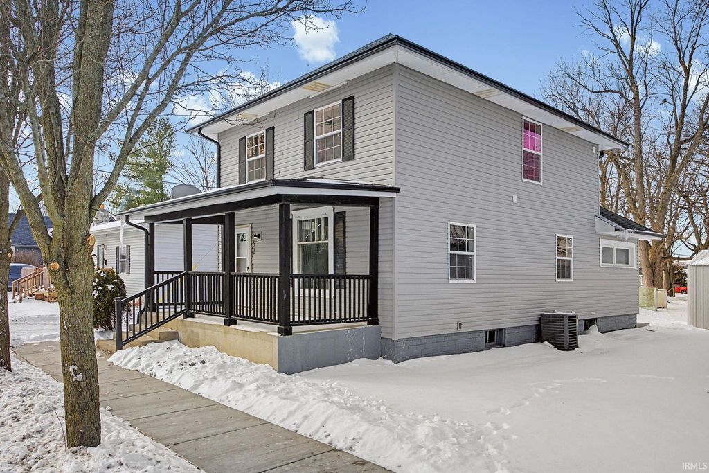 Photo of 652 Rossville Avenue, Frankfort, IN 46041 (MLS # 202603607)