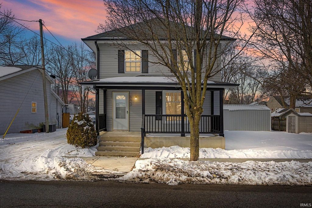 Photo of 652 Rossville Avenue, Frankfort, IN 46041 (MLS # 202603607)