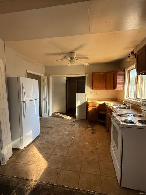 Tiny photo for 916 W Virginia Avenue, Kokomo, IN 46902 (MLS # 202542191)