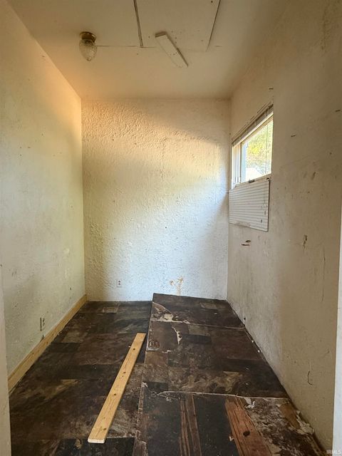 Tiny photo for 916 W Virginia Avenue, Kokomo, IN 46902 (MLS # 202542191)