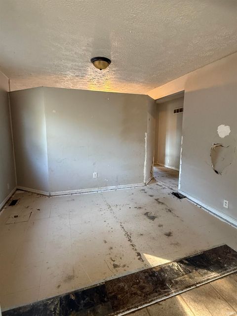 Tiny photo for 916 W Virginia Avenue, Kokomo, IN 46902 (MLS # 202542191)