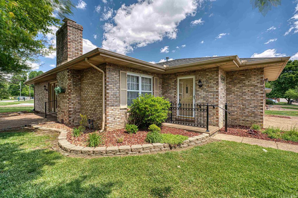Photo of 3802 Maxwell Court, Evansville, IN 47715 (MLS # 202616390)