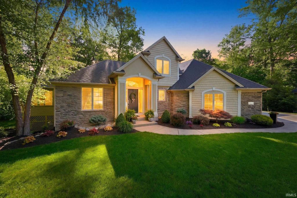 Photo of 10612 Eagle River Run, Fort Wayne, IN 46845 (MLS # 202619790)