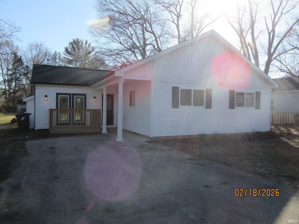 Photo of 2523 E Jackson Boulevard, Elkhart, IN 46516 (MLS # 202605302)