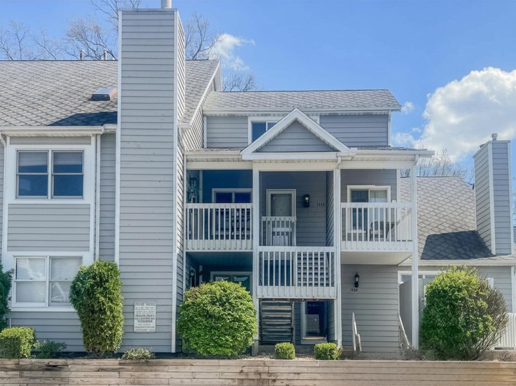 Photo of 1514 N Oakhill Drive, South Bend, IN 46637 (MLS # 202603201)