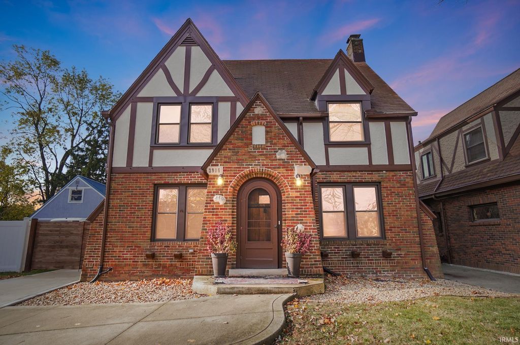 Photo of 2915 N Anthony Boulevard, Fort Wayne, IN 46805 (MLS # 202545878)