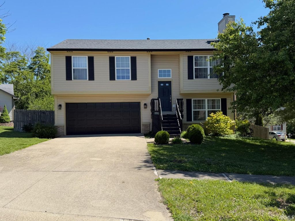 Photo of 2607 S Southern Pines Court, Bloomington, IN 47403 (MLS # 202617606)