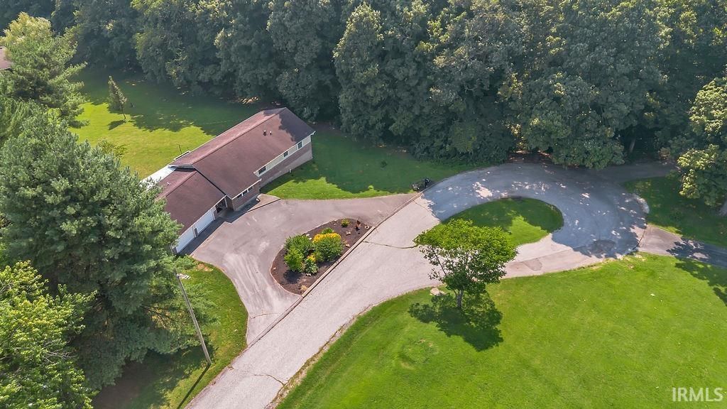 Photo of 1744 parkview Drive, Bedford, IN 47421 (MLS # 202605023)