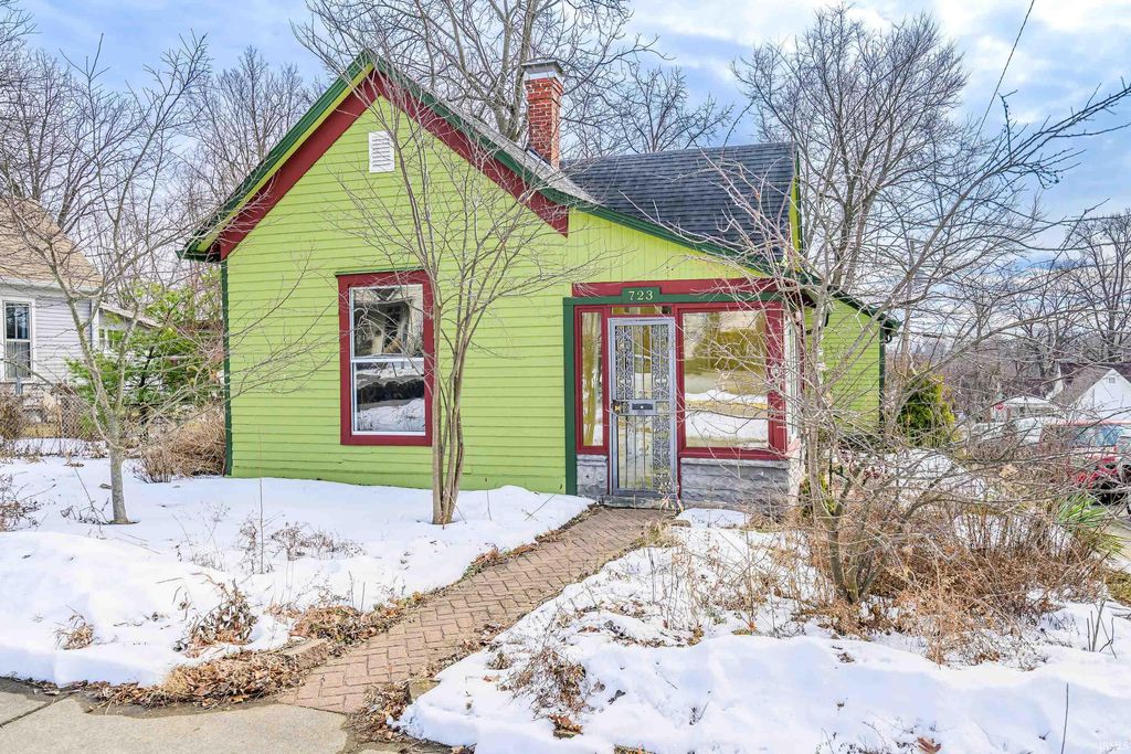 Photo of 723 W 8th Street, Bloomington, IN 47404 (MLS # 202604673)