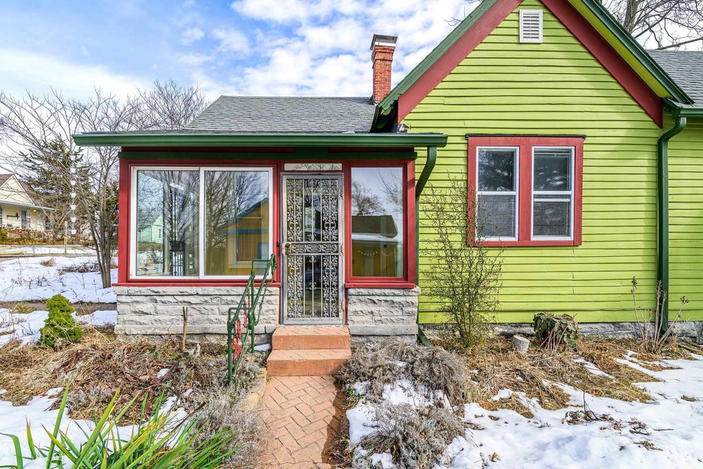 Photo of 723 W 8th Street, Bloomington, IN 47404 (MLS # 202604673)