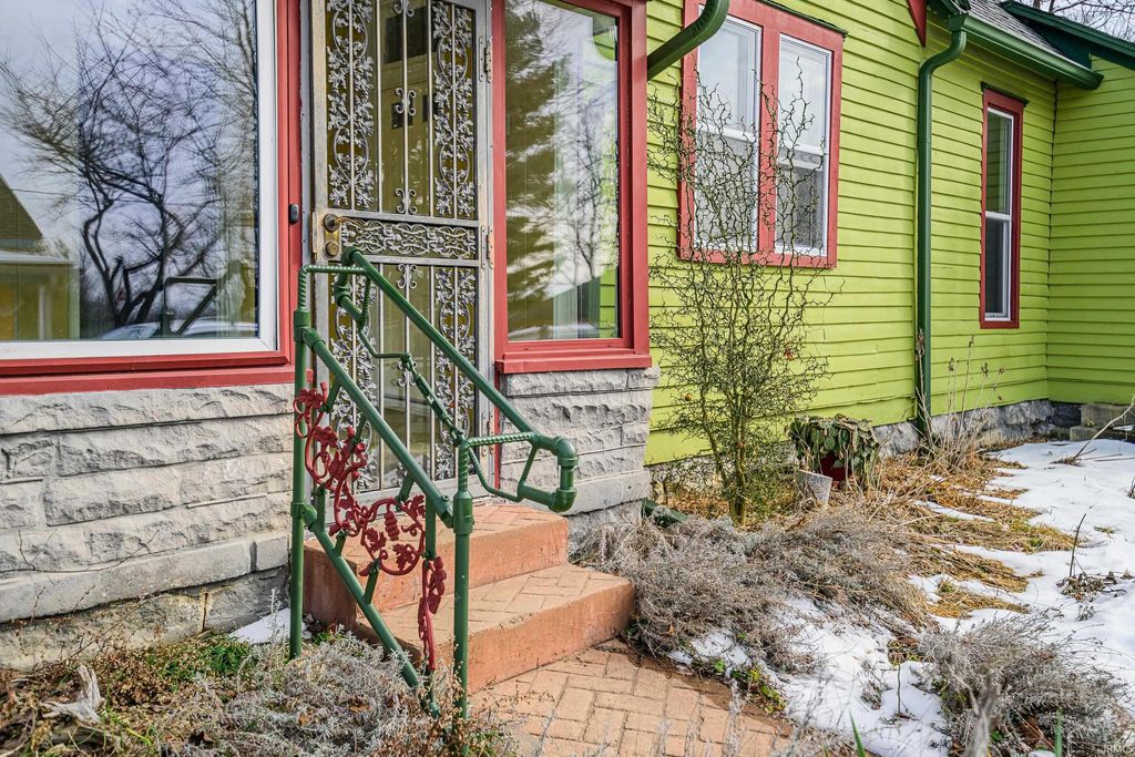 Photo of 723 W 8th Street, Bloomington, IN 47404 (MLS # 202604673)