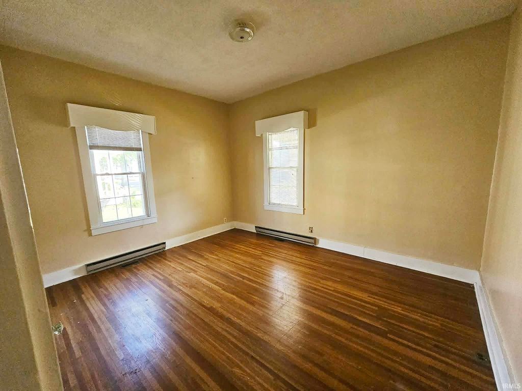 Photo of 816 Seminary Street, Vincennes, IN 47591 (MLS # 202617695)