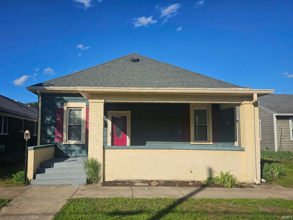 Photo of 816 Seminary Street, Vincennes, IN 47591 (MLS # 202617695)
