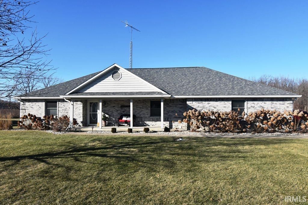 Photo of 4708 N Springwater Drive, Frankfort, IN 46041 (MLS # 202605706)