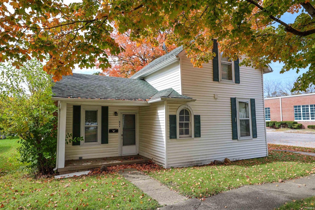 Photo of 211 N Calhoun Street, South Whitley, IN 46787 (MLS # 202642873)