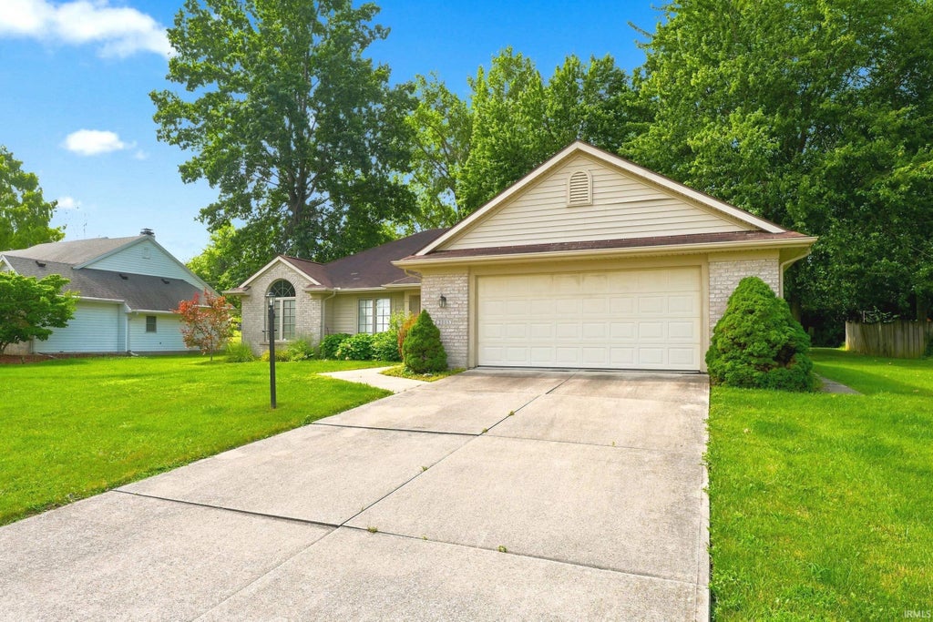 Photo of 2005 Ardis Street, Fort Wayne, IN 46819 (MLS # 202630622)