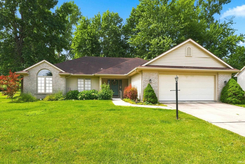 Photo of 2005 Ardis Street, Fort Wayne, IN 46819 (MLS # 202630622)