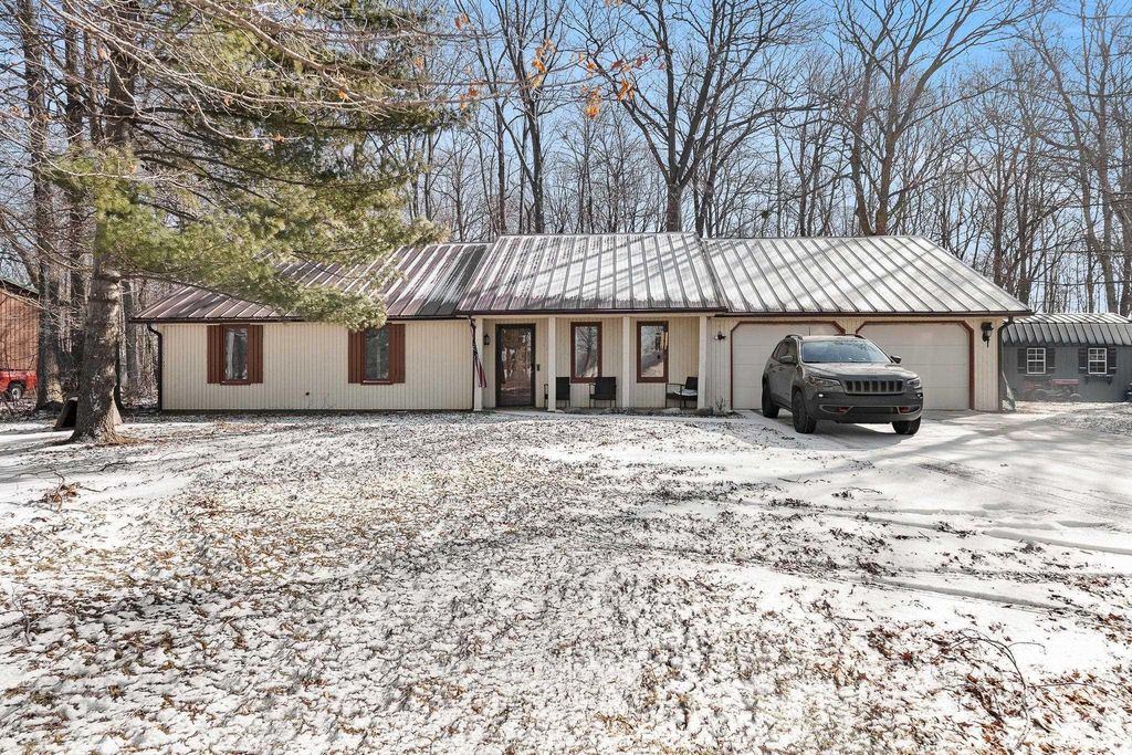 Photo of 5107 County Road 19, Garrett, IN 46738 (MLS # 202605618)