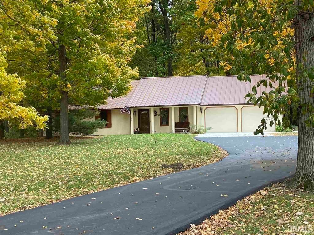 Photo of 5107 County Road 19, Garrett, IN 46738 (MLS # 202605618)