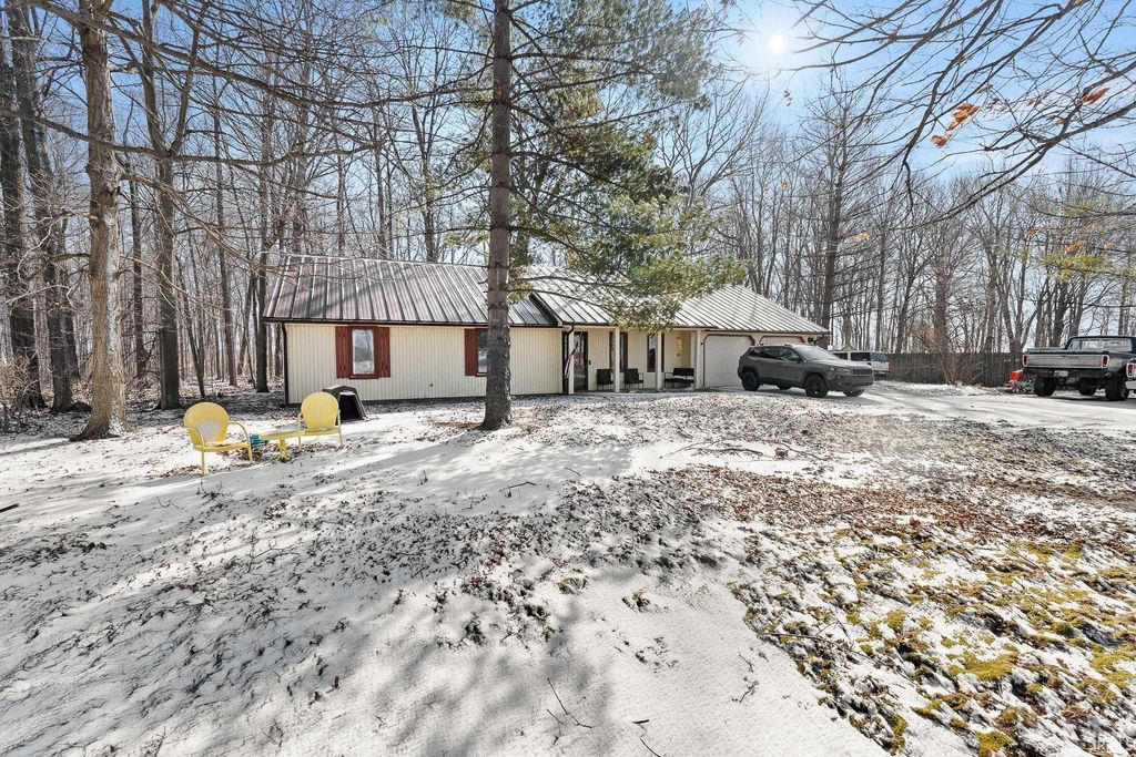 Photo of 5107 County Road 19, Garrett, IN 46738 (MLS # 202605618)