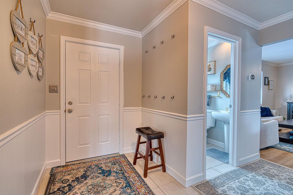 Photo of 5822 Hamilton Drive, Evansville, IN 47711 (MLS # 202604050)