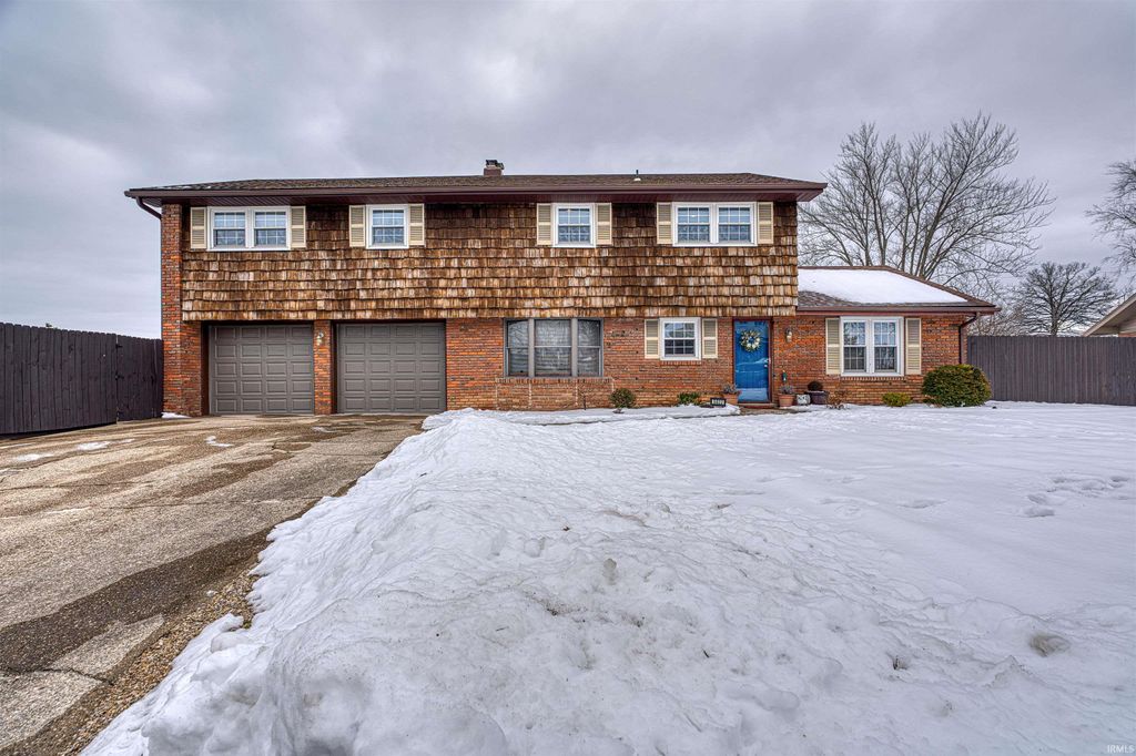 Photo of 5822 Hamilton Drive, Evansville, IN 47711 (MLS # 202604050)