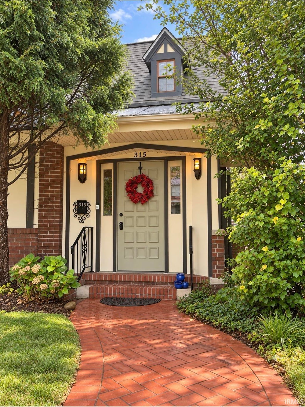 Photo of 315 W Locust Street, Boonville, IN 47601 (MLS # 202640723)