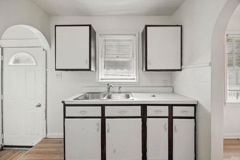 Tiny photo for 1110 E Taylor Street, Kokomo, IN 46901 (MLS # 202529180)