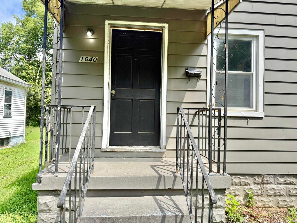Photo of 1040 Covert Avenue, Evansville, IN 47714 (MLS # 202634220)