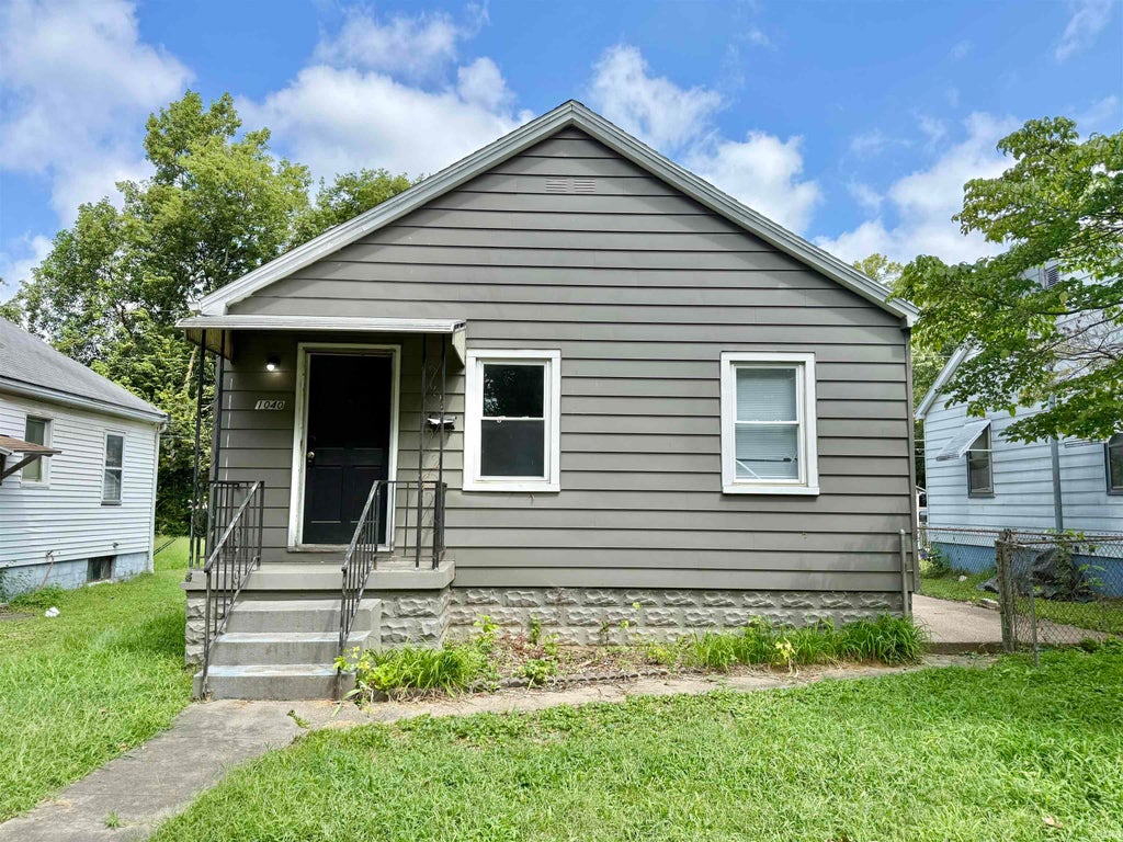 Photo of 1040 Covert Avenue, Evansville, IN 47714 (MLS # 202634220)