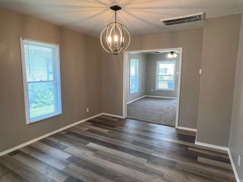 Tiny photo for 723 E North Street, Kokomo, IN 46901 (MLS # 202522138)