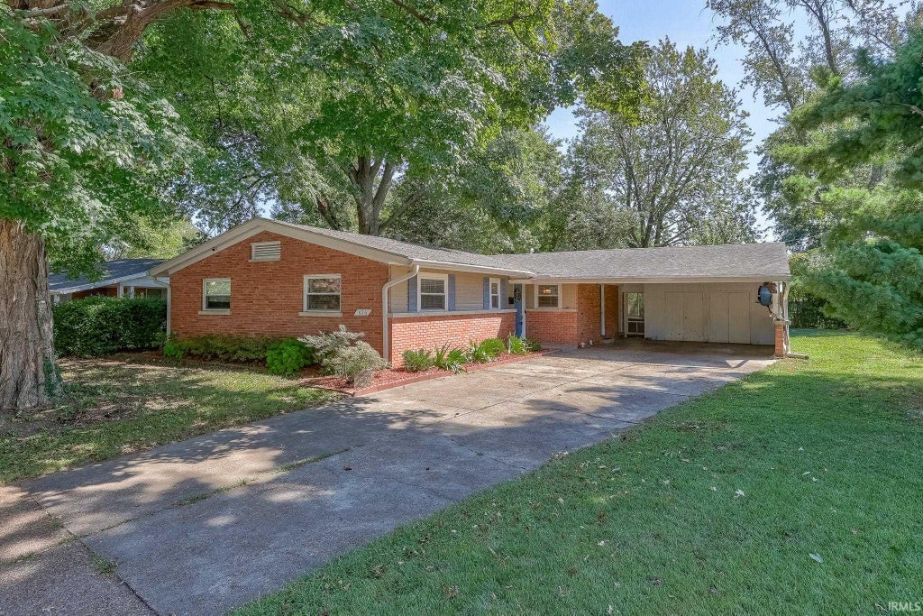 Photo of 836 S Norman Avenue, Evansville, IN 47714 (MLS # 202638131)