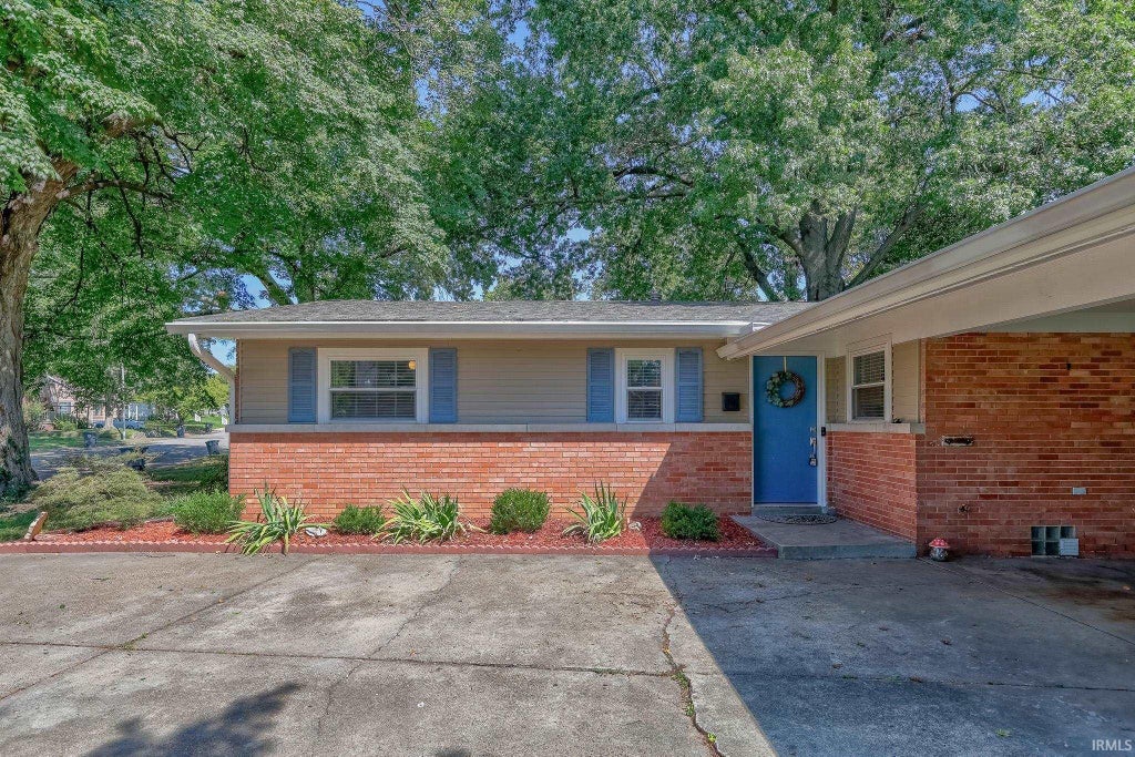 Photo of 836 S Norman Avenue, Evansville, IN 47714 (MLS # 202638131)