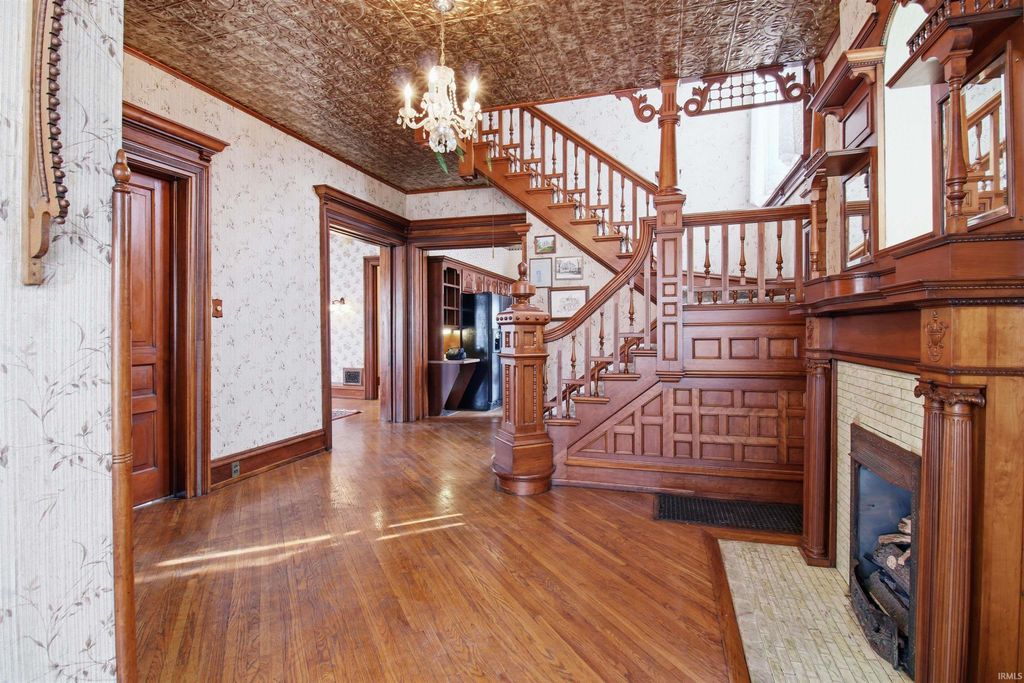 Photo of 220 E Washington Street, Bluffton, IN 46714 (MLS # 202610620)