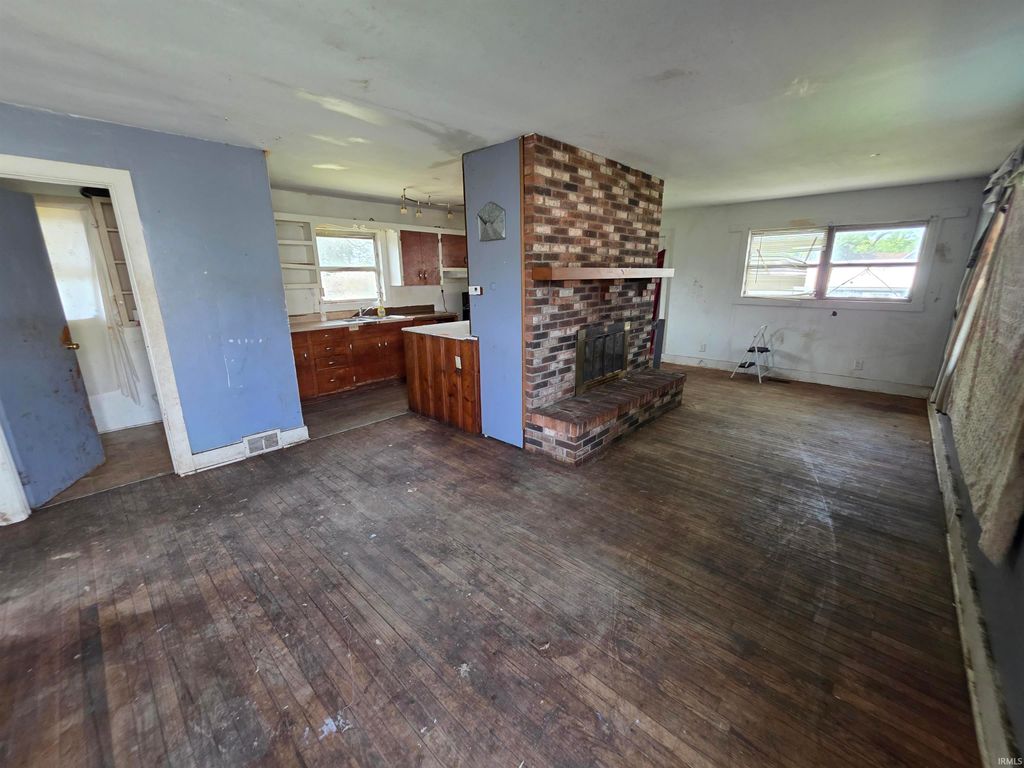 Photo of 118 W 10th Street, Mount Vernon, IN 47620 (MLS # 202613650)