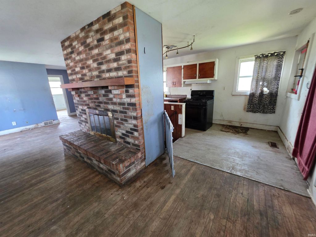 Photo of 118 W 10th Street, Mount Vernon, IN 47620 (MLS # 202613650)