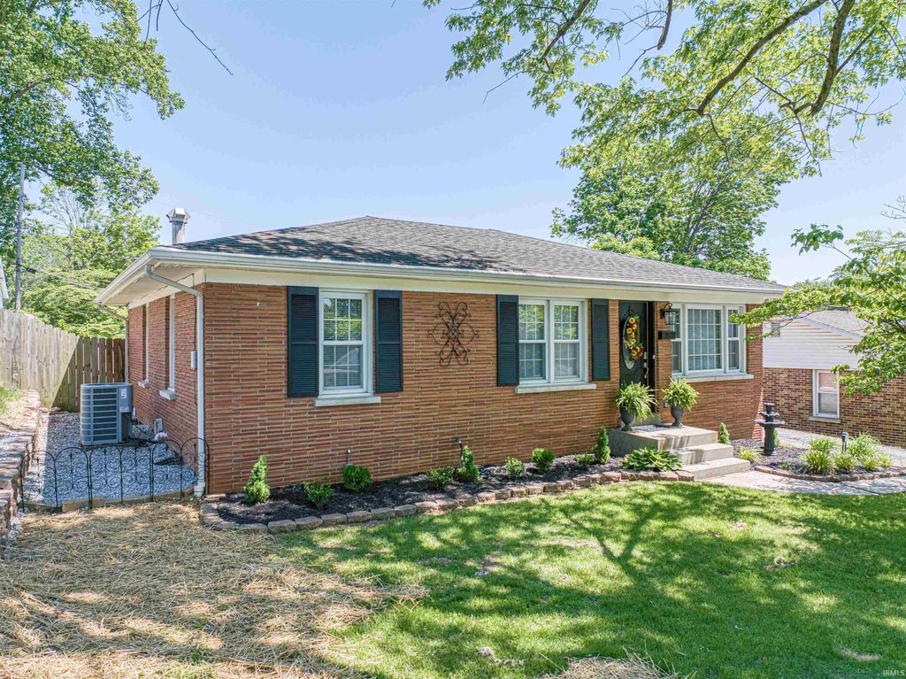 Photo of 1101 N Helfrich Avenue, Evansville, IN 47720 (MLS # 202617762)