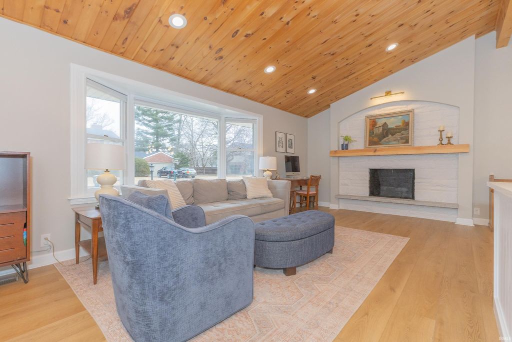 Photo of 1411 Oriole Drive, Evansville, IN 47715 (MLS # 202600231)