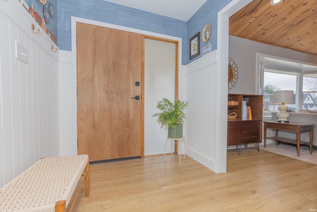 Photo of 1411 Oriole Drive, Evansville, IN 47715 (MLS # 202600231)