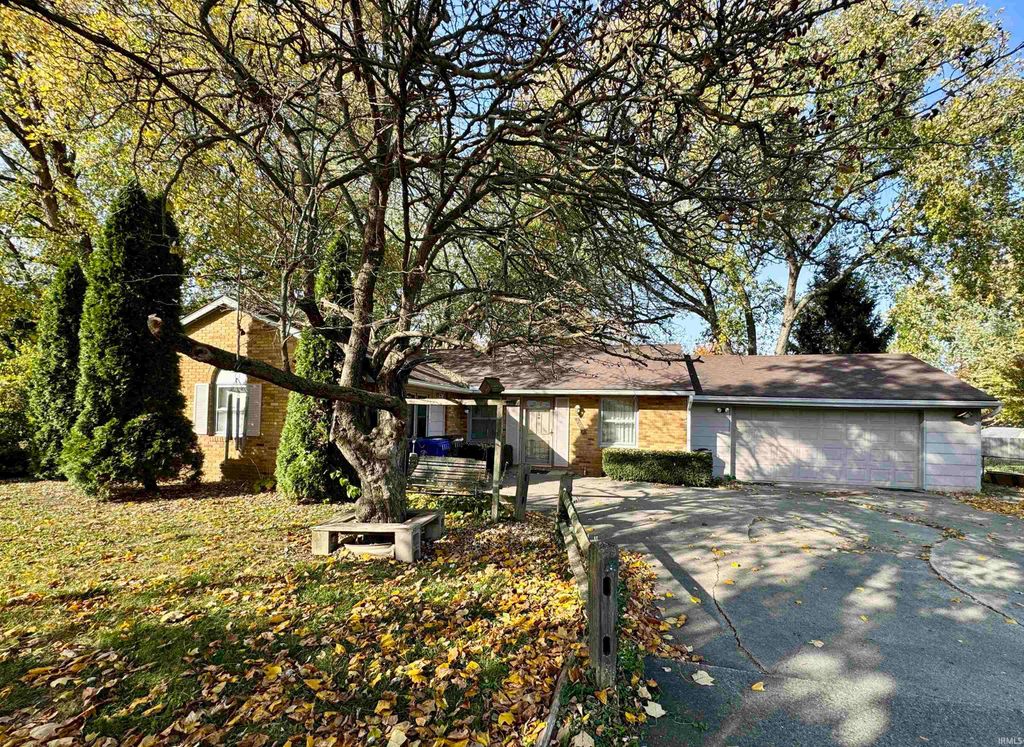 Photo for 2802 W Boulevard Blvd, Kokomo, IN 46902 (MLS # 202443062)