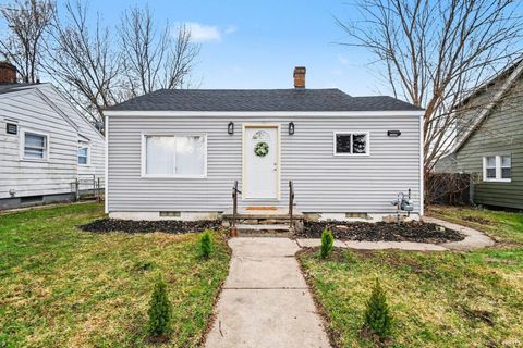 Photo of 2105 S Taylor Street, South Bend, IN 46613 (MLS # 202609686)