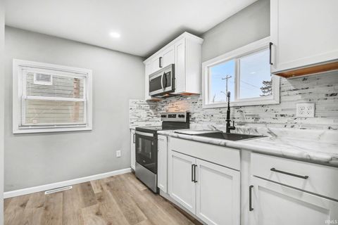 Tiny photo for 2105 S Taylor Street, South Bend, IN 46613 (MLS # 202609686)