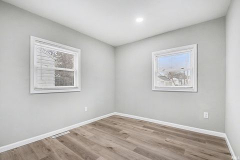 Tiny photo for 2105 S Taylor Street, South Bend, IN 46613 (MLS # 202609686)